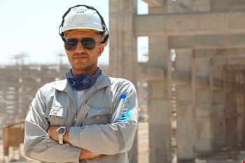 حسین دهنویی، استادکار فیت‌آپ پروژه پالایشگاه آبادان: شیفته کارم هستم؛ اولویتم همیشه خانواده‌ام است